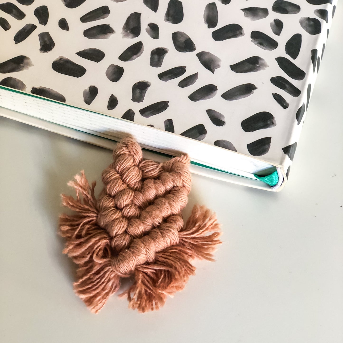Marque page en macramé - MAE