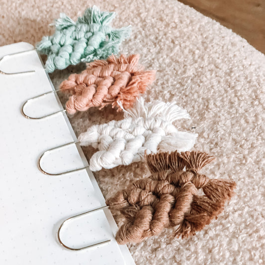 Marque page en macramé - MAE