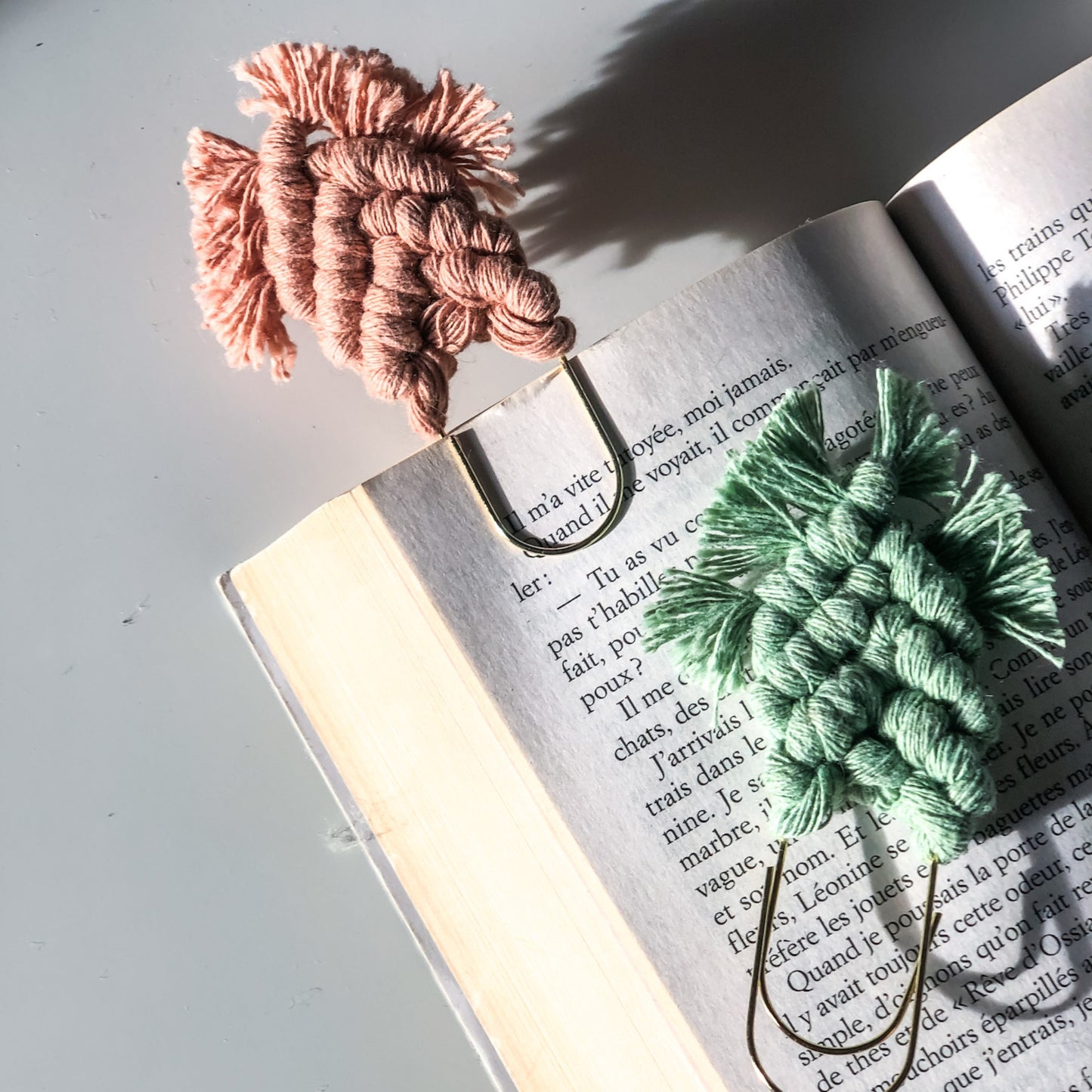 Marque page en macramé - MAE