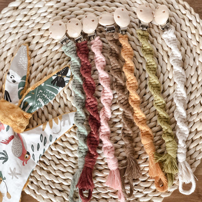 Attache tétine en macramé